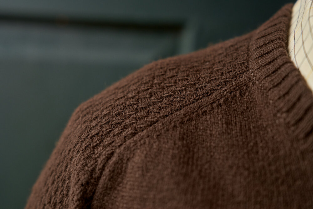 106091016 H&auml;rkila Vincent Merino V-Neck Trui Demitasse bruin