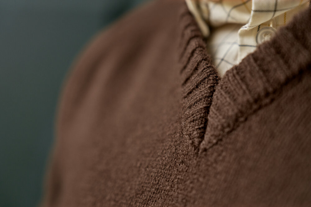 106091016 H&auml;rkila Vincent Merino V-Neck Trui Demitasse bruin