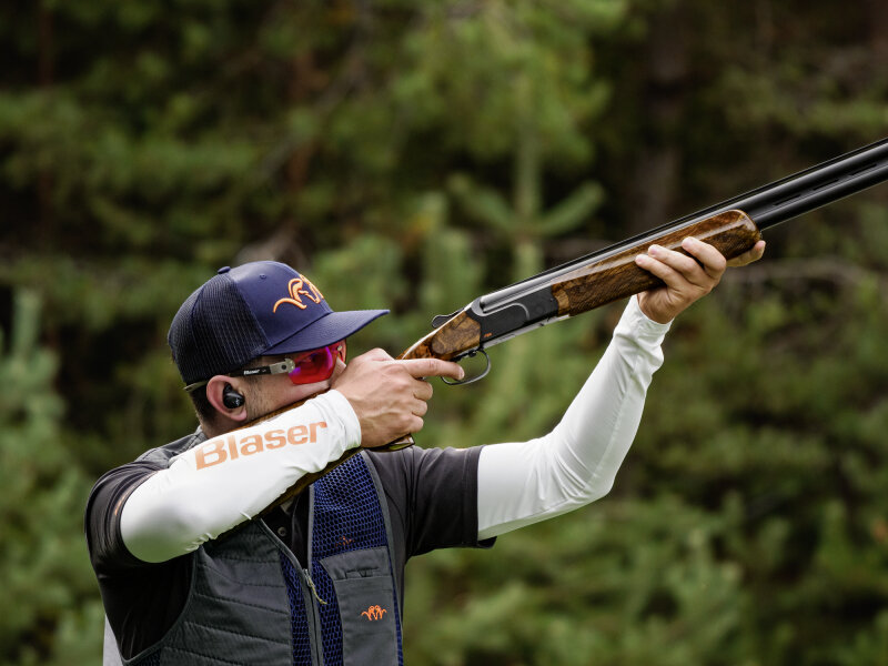 Blaser Men&rsquo;s Competition Shooting Vest Robert Marine &ndash; Lichtgewicht Schietvest met Maximale Bewegingsvrijheid