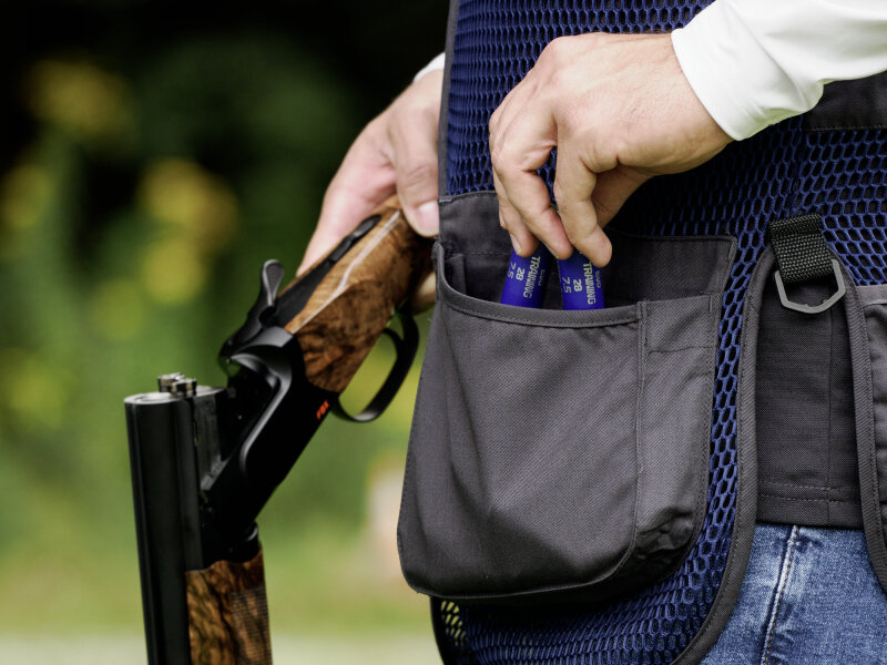 Blaser Men&rsquo;s Competition Shooting Vest Robert Marine &ndash; Lichtgewicht Schietvest met Maximale Bewegingsvrijheid