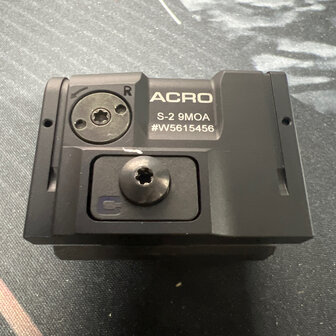 geopende doos Aimpoint RD Acro S-2 Red Dot Sight voor hagelgeweren