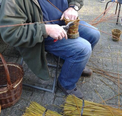 Eendenbroedkorf traditioneel en van hand gevlochten